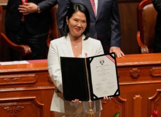 Keiko Fujimori recibe credenciales como presidenta electa de Perú