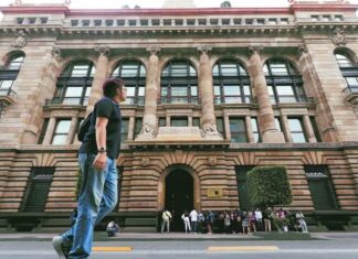 Banxico alerta que la inflación aún enfrenta un panorama complejo en México