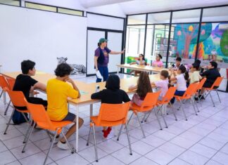 Niñas y niños crean sus propios superhéroes en curso de verano de Cultura Culiacán