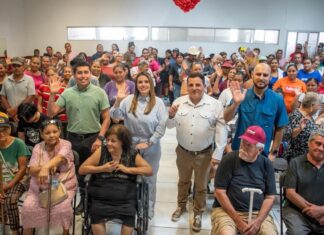 Ana Miriam Ramos entrega aparatos ortopédicos a habitantes de Costa Rica