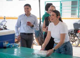 Ana Miriam Ramos lleva 150 comidas a familias afuera del IMSS Culiacán