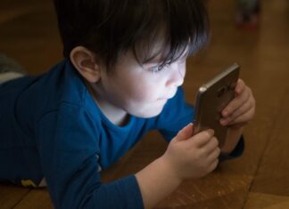 Pantallas al límite en Culiacán: vacaciones disparan la dependencia digital y los cambios de conducta en niños