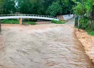 Crece la corriente en La Higuerita y El Aguajito: alertan en Choix por riesgo de arrastre tras fuertes lluvias