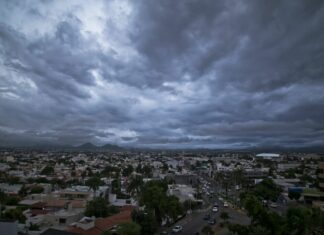 Sinaloa enfrentará un domingo de extremos: lluvias intensas, calor de 45 °C y oleaje elevado