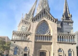 El sismo de 7.4 golpea a la Catedral de Manizales; parte de una torre colapsó