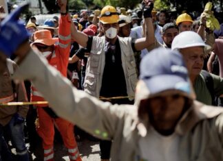 Terremoto en Colombia deja al menos 213 muertos; continúa búsqueda de sobrevivientes