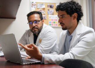 Talento sinaloense lleva a Europa una propuesta contra el cáncer de mama metastásico