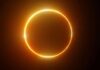 El eclipse entra en su fase de totalidad y la oscuridad cubre el cielo