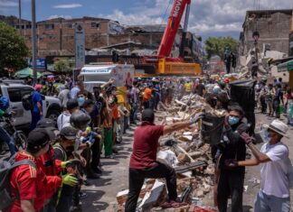 Colombia eleva a 265 los muertos por terremoto y declara emergencia económica