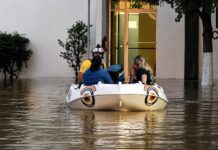Protección Civil rescata a 15 personas atrapadas por lluvias en el CIAD de Culiacán
