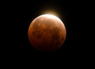 México podrá ver un eclipse lunar parcial con una Luna de tono rojizo este agosto