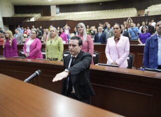 Congreso de Sinaloa aprueba licencia definitiva de Pedro Villegas Lobo y toma protesta a Vicente Fernández