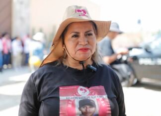 Ceci Flores y su hija reciben certificación en búsqueda de personas desaparecidas