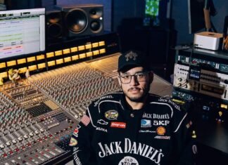 Rivs defiende la presencia extranjera en el regional mexicano y llega al Latin Grammy