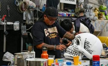 “Cantares de mi Lago”: el carro alegórico que llevará las raíces purépechas al desfile de Día de Muertos en CDMX