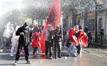 Jóvenes salen a las calles en cuatro países de Europa; protestas dejan detenidos